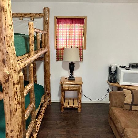 Gwin'S Lodge & Roadhouse Cooper Landing Екстер'єр фото