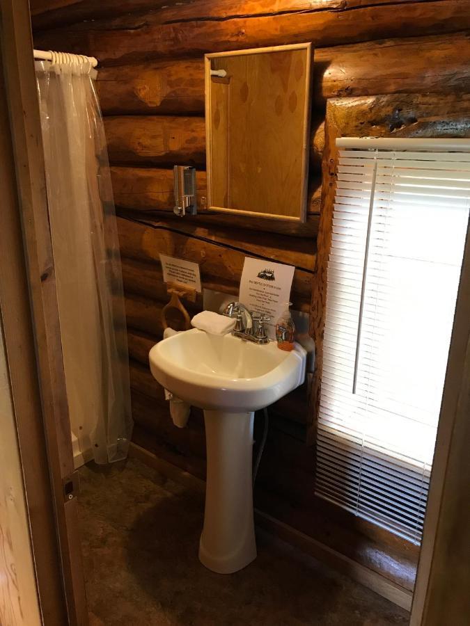 Gwin'S Lodge & Roadhouse Cooper Landing Екстер'єр фото