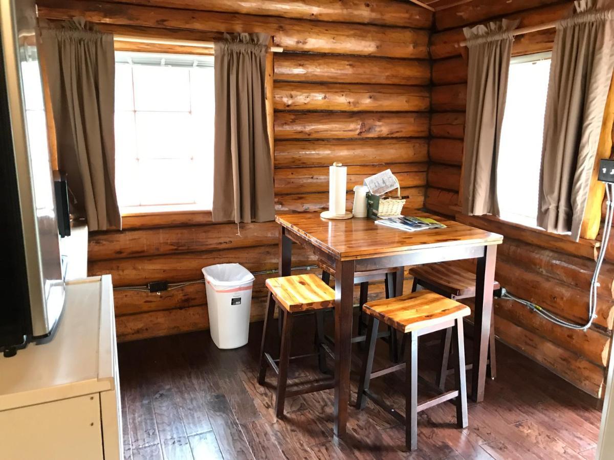 Gwin'S Lodge & Roadhouse Cooper Landing Екстер'єр фото